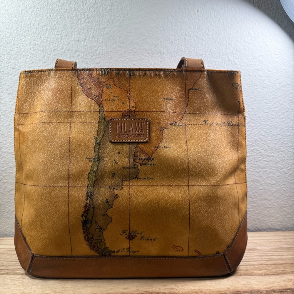 VTG Alviero Martini 1A Classe Geo Map Tote - South America/Asia